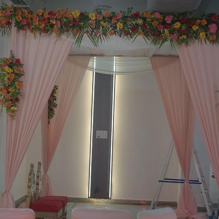 Rr Galaxy Otel Gurgaon Dış mekan fotoğraf