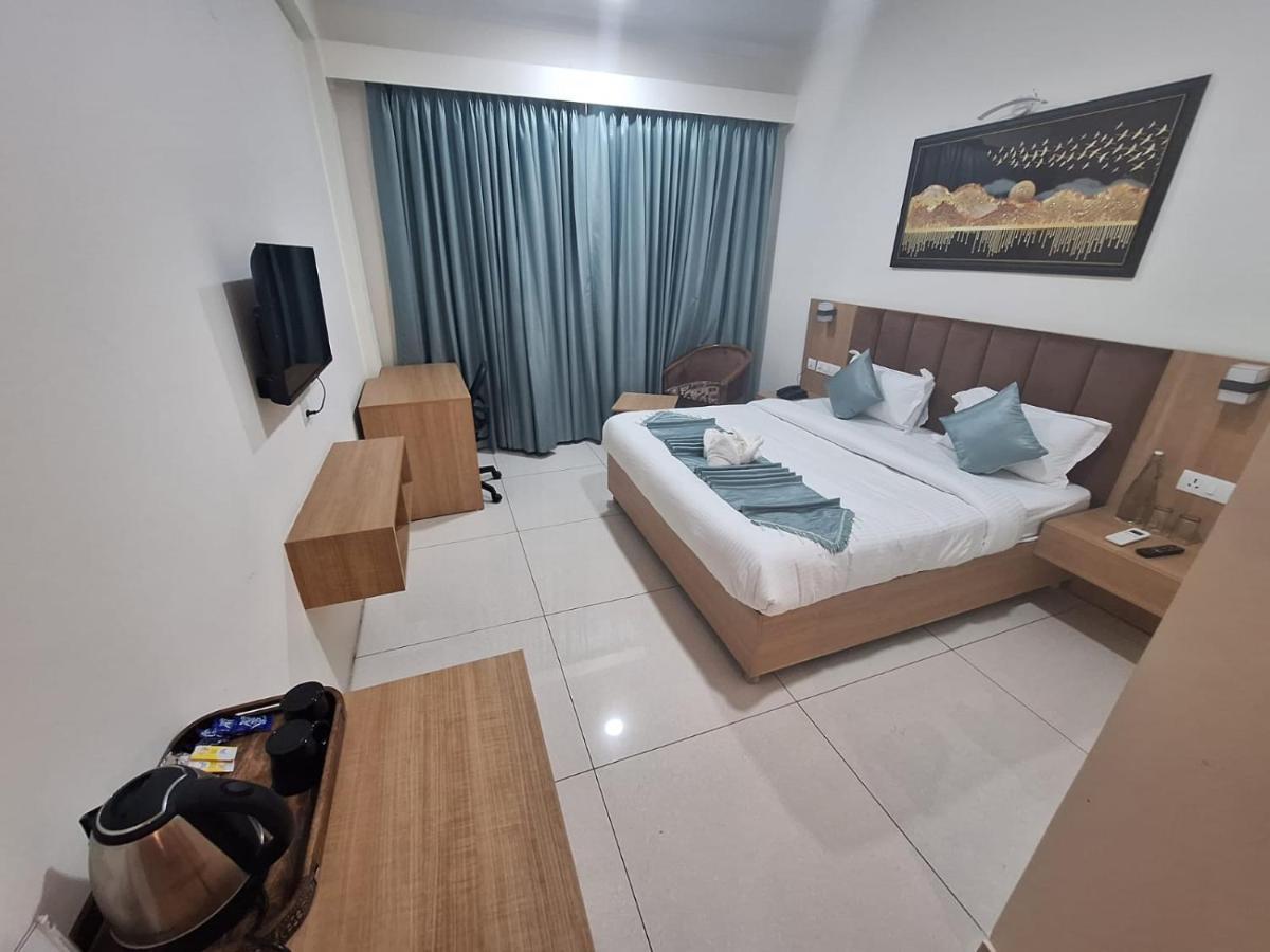 Rr Galaxy Otel Gurgaon Dış mekan fotoğraf