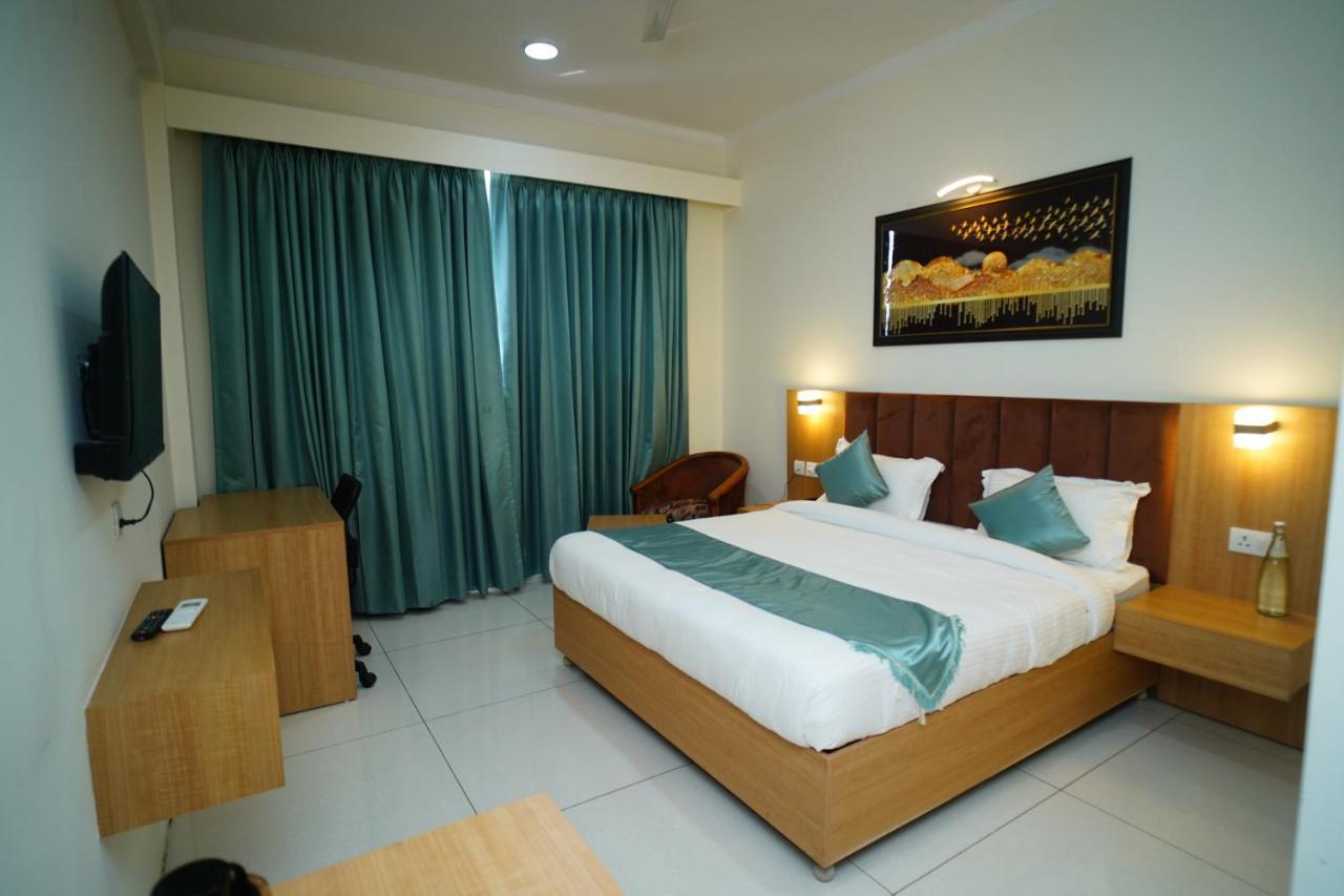 Rr Galaxy Otel Gurgaon Dış mekan fotoğraf