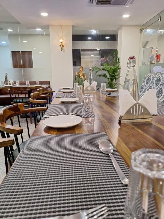 Rr Galaxy Otel Gurgaon Dış mekan fotoğraf