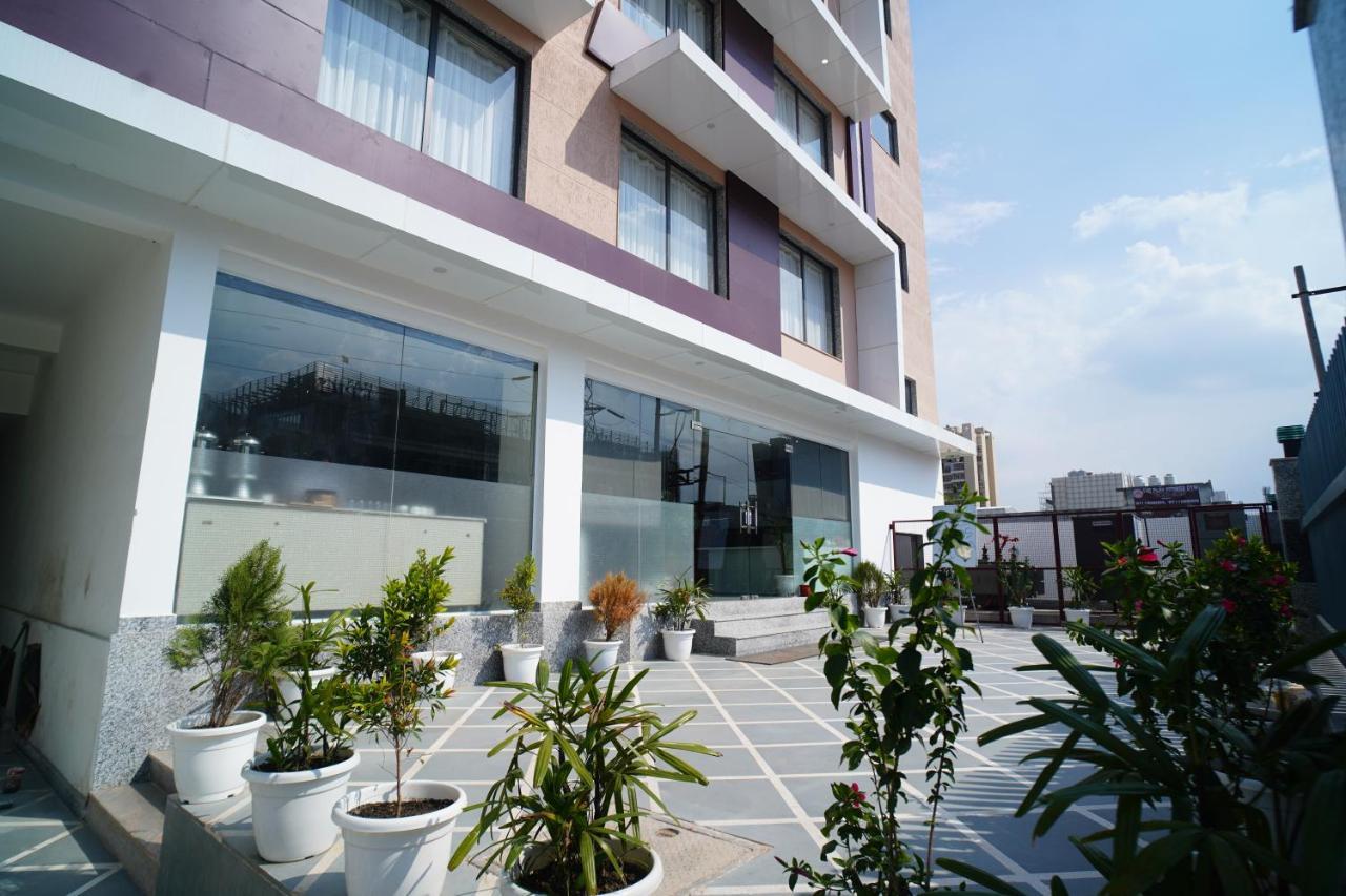 Rr Galaxy Otel Gurgaon Dış mekan fotoğraf
