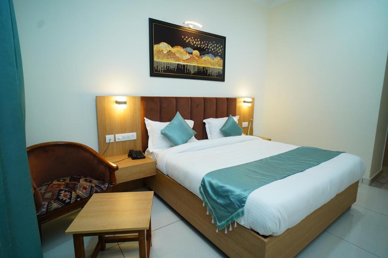 Rr Galaxy Otel Gurgaon Dış mekan fotoğraf