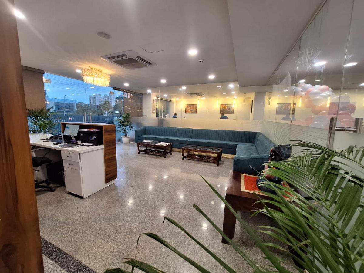 Rr Galaxy Otel Gurgaon Dış mekan fotoğraf