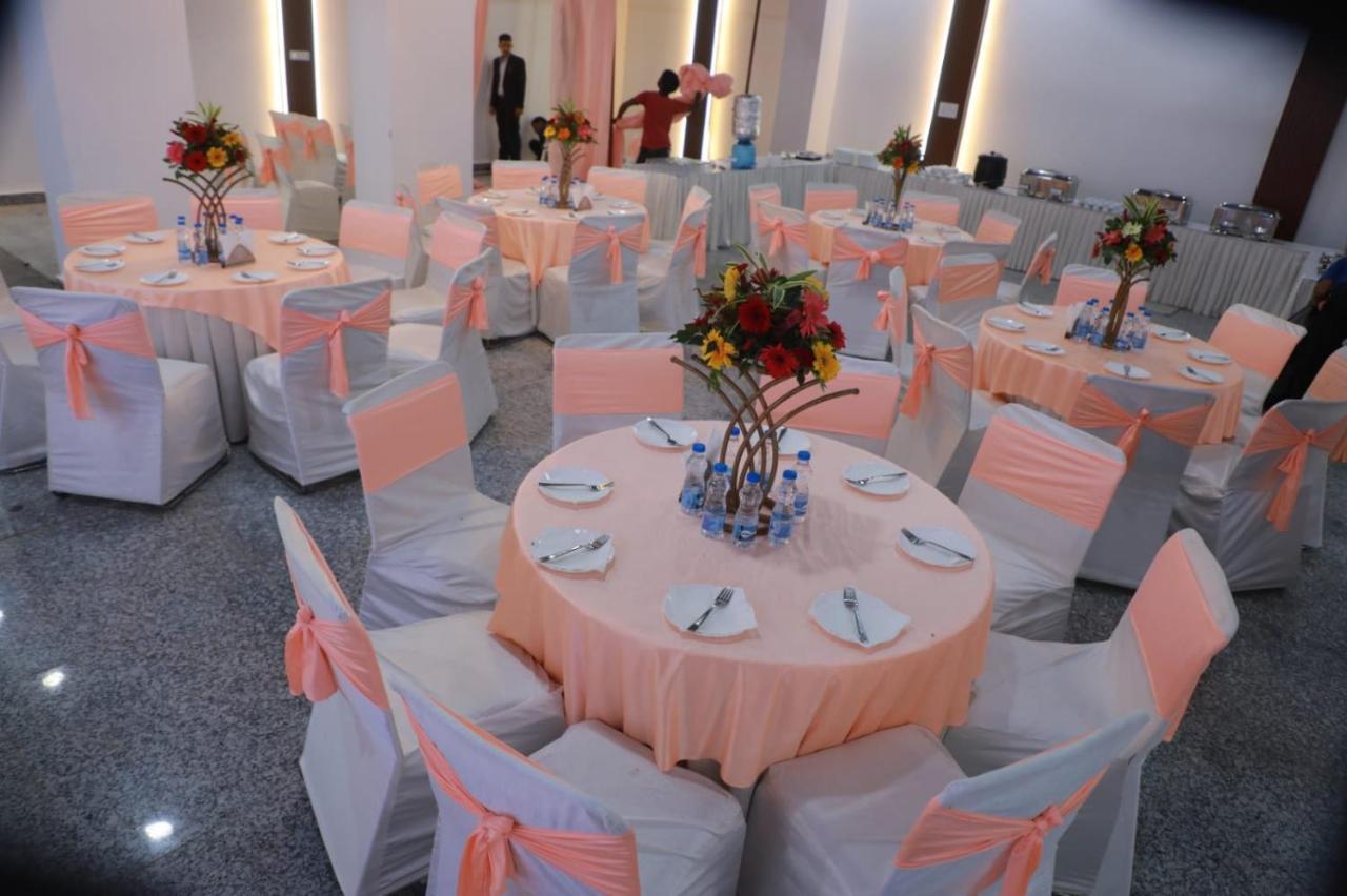 Rr Galaxy Otel Gurgaon Dış mekan fotoğraf