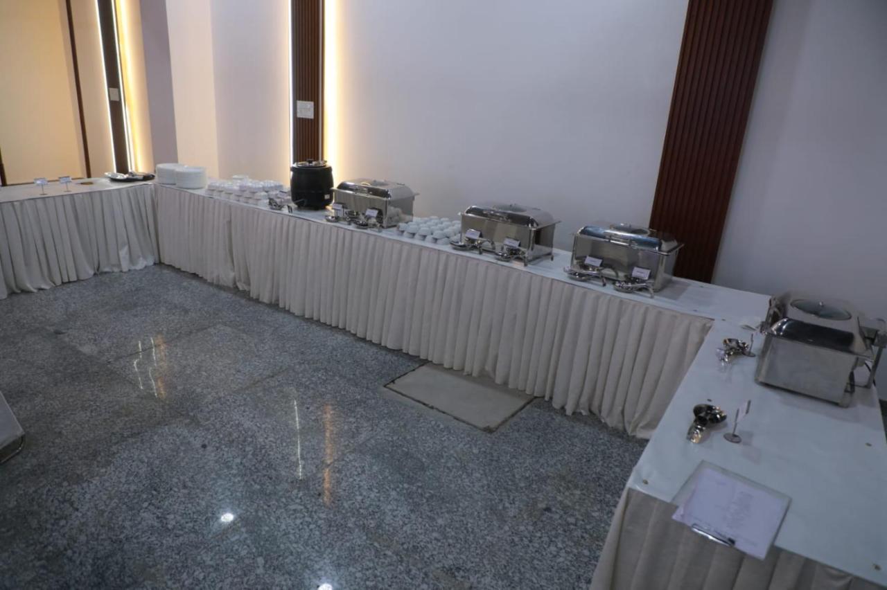 Rr Galaxy Otel Gurgaon Dış mekan fotoğraf