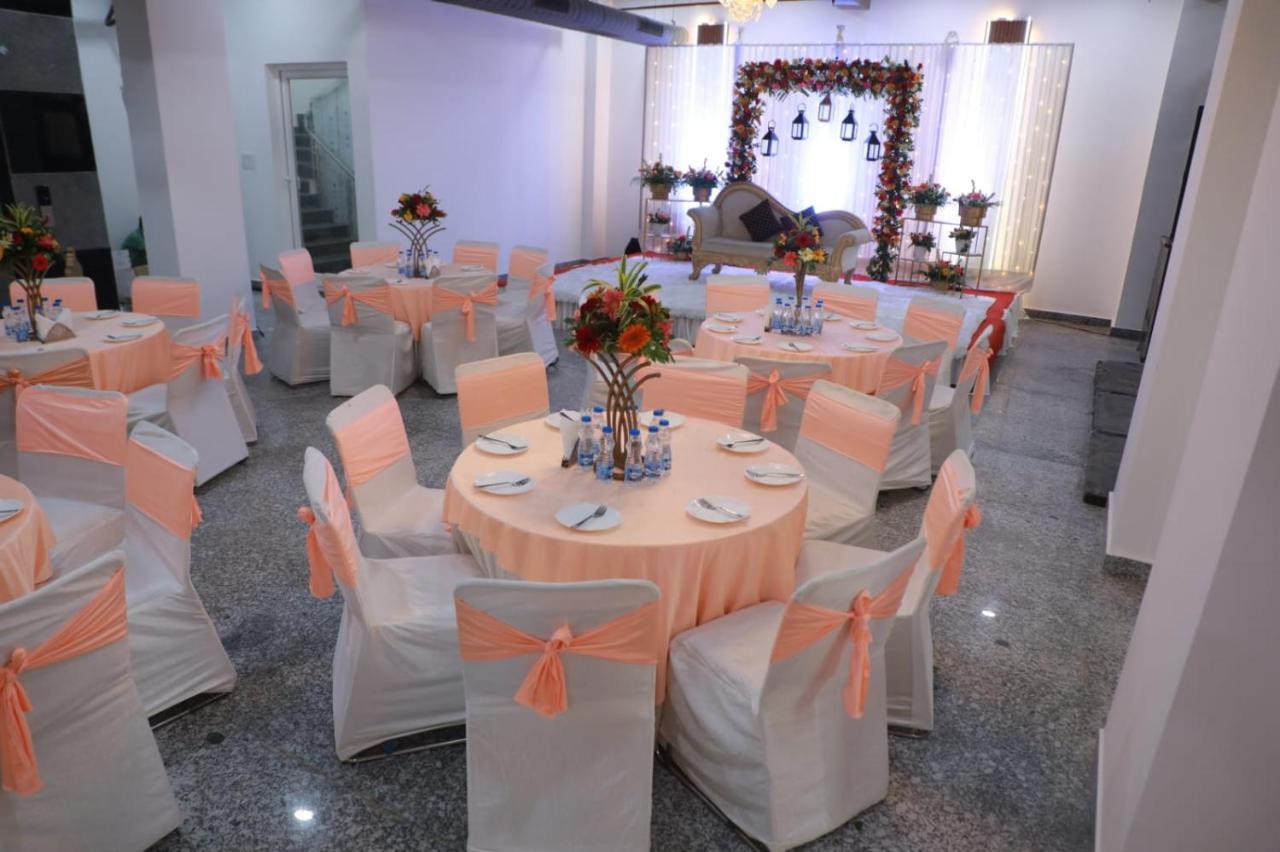 Rr Galaxy Otel Gurgaon Dış mekan fotoğraf