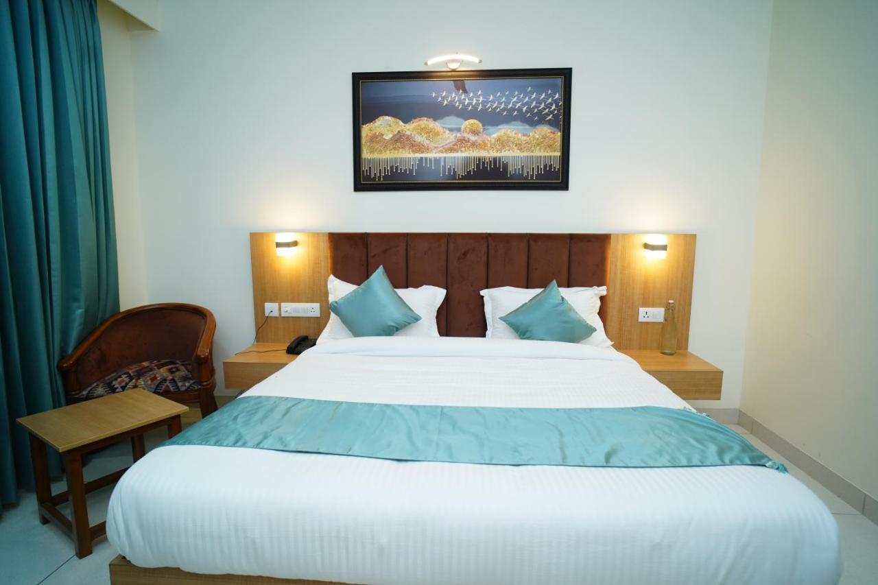 Rr Galaxy Otel Gurgaon Dış mekan fotoğraf