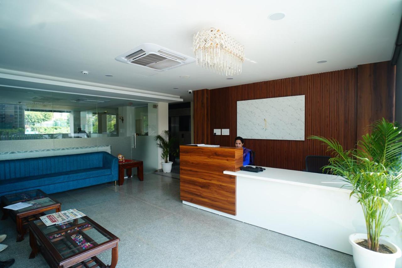 Rr Galaxy Otel Gurgaon Dış mekan fotoğraf