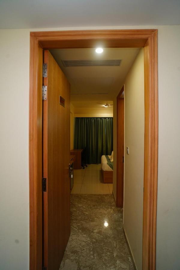 Rr Galaxy Otel Gurgaon Dış mekan fotoğraf