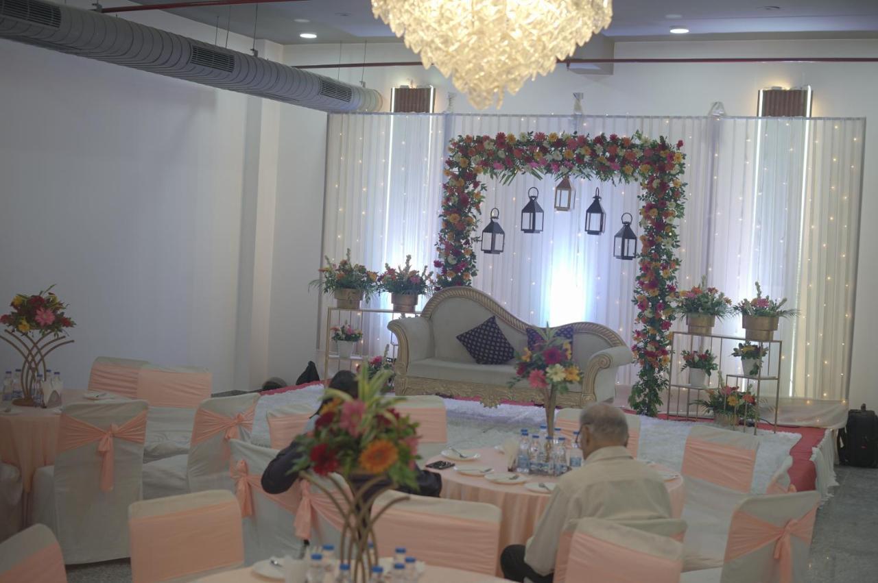 Rr Galaxy Otel Gurgaon Dış mekan fotoğraf