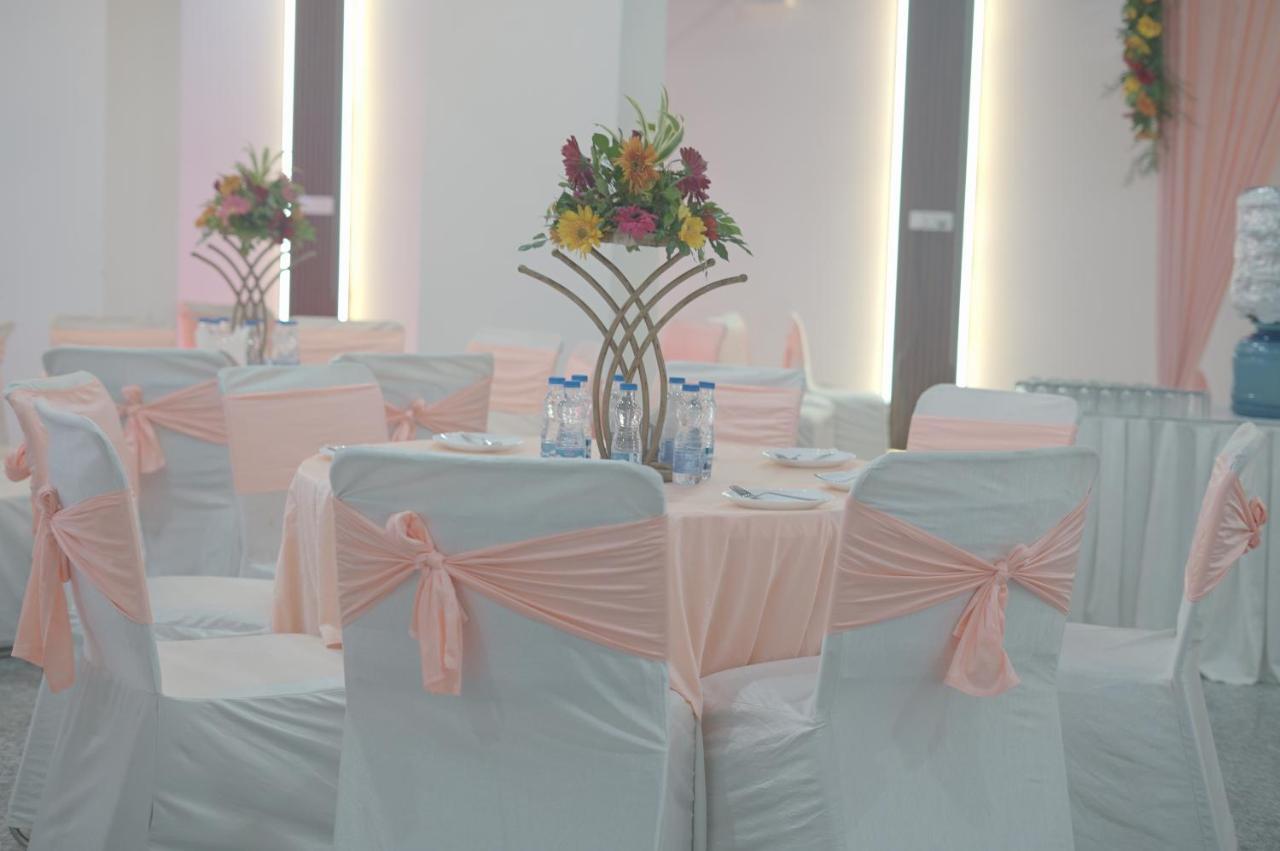 Rr Galaxy Otel Gurgaon Dış mekan fotoğraf