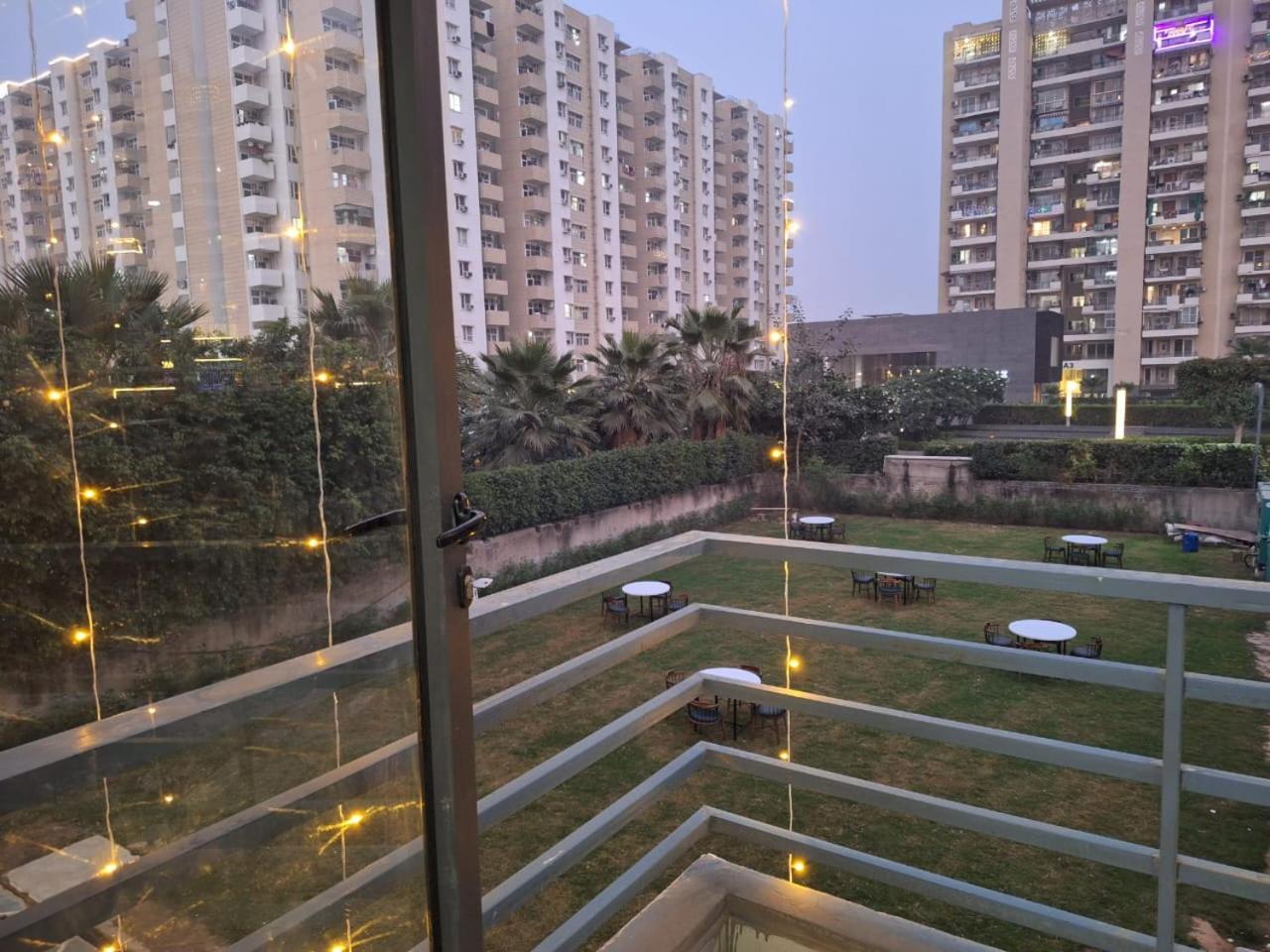 Rr Galaxy Otel Gurgaon Dış mekan fotoğraf