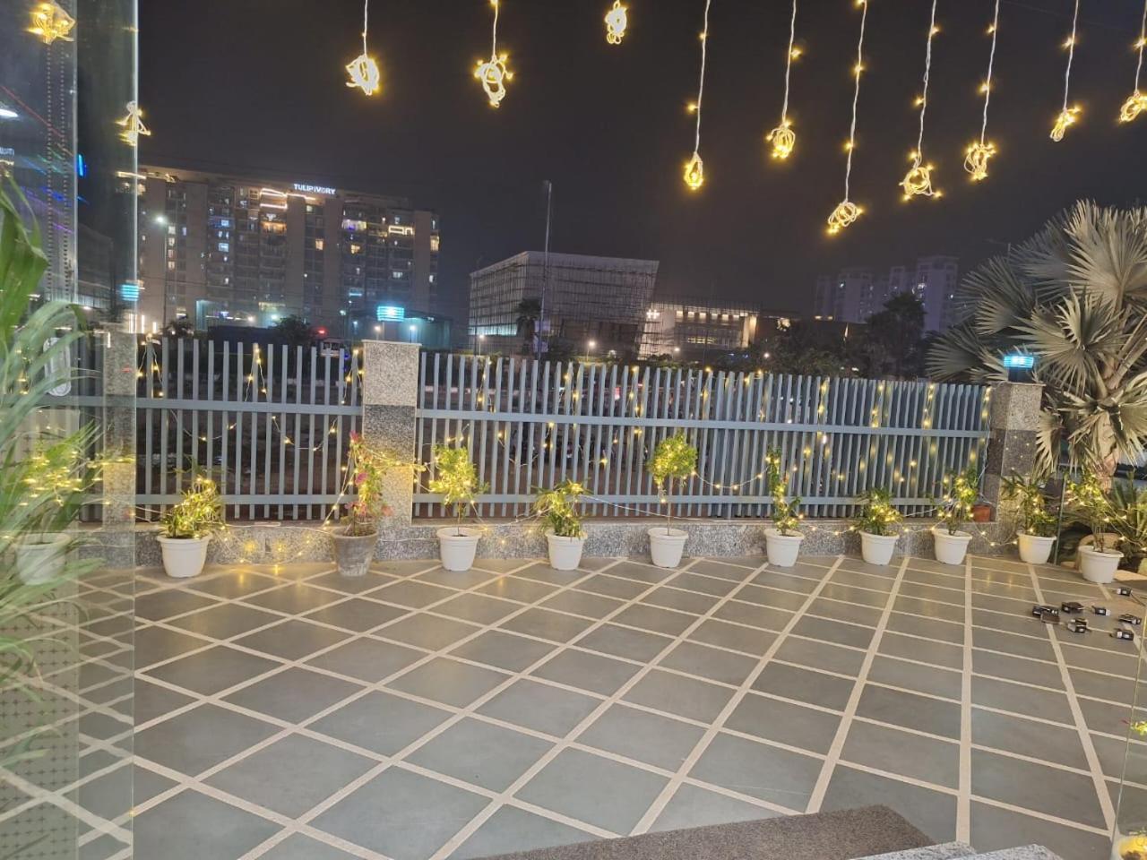 Rr Galaxy Otel Gurgaon Dış mekan fotoğraf