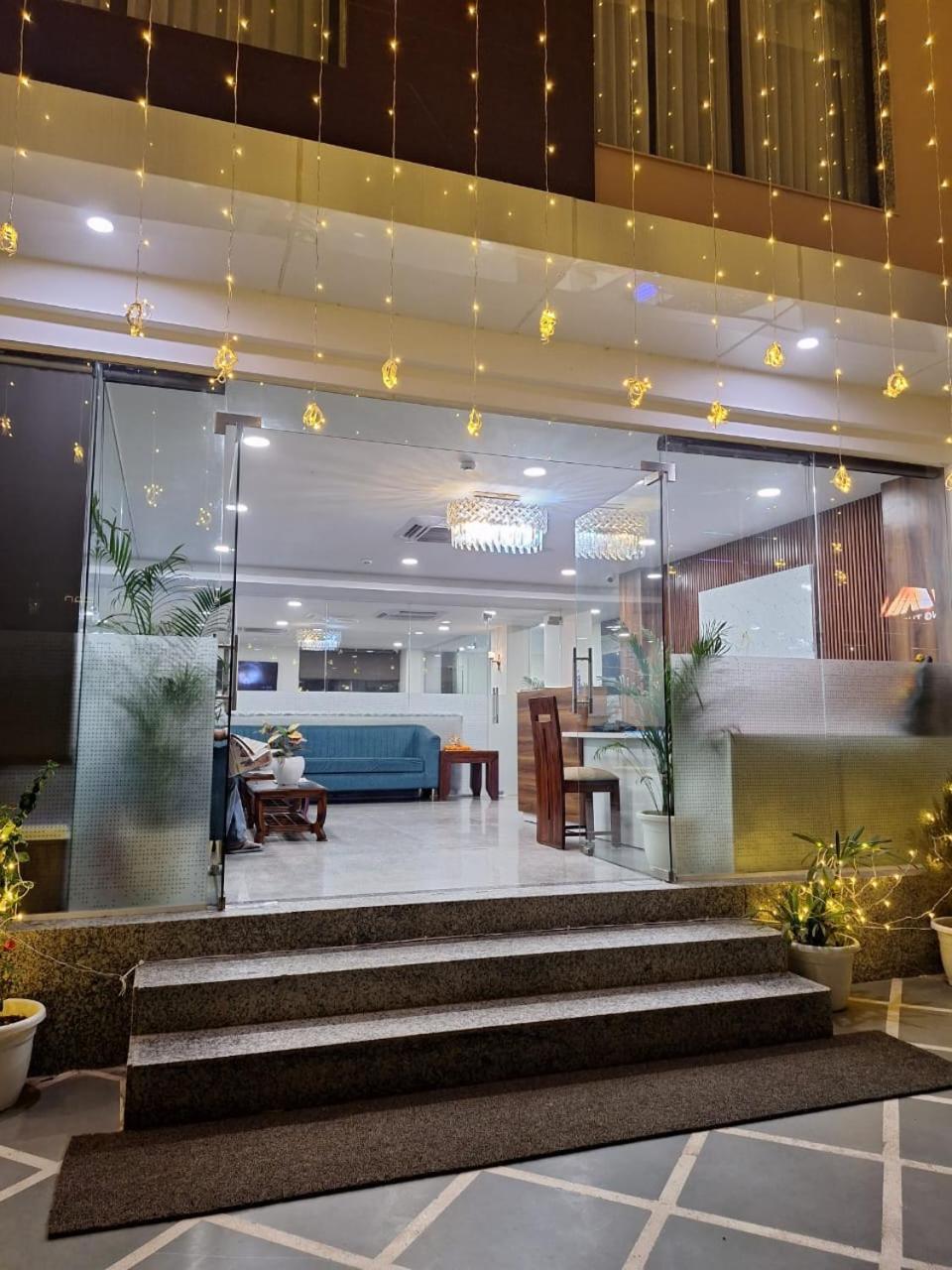 Rr Galaxy Otel Gurgaon Dış mekan fotoğraf