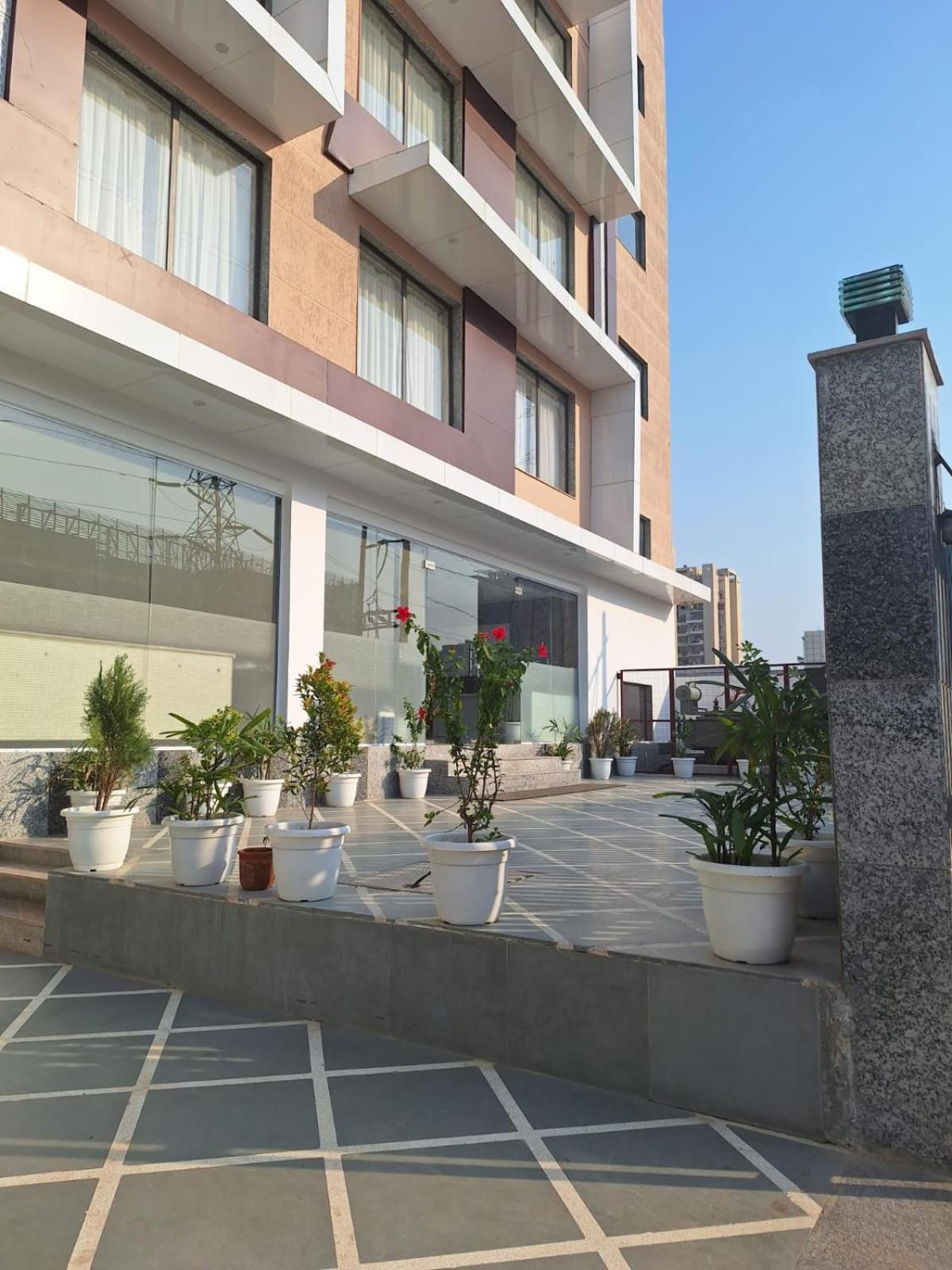 Rr Galaxy Otel Gurgaon Dış mekan fotoğraf
