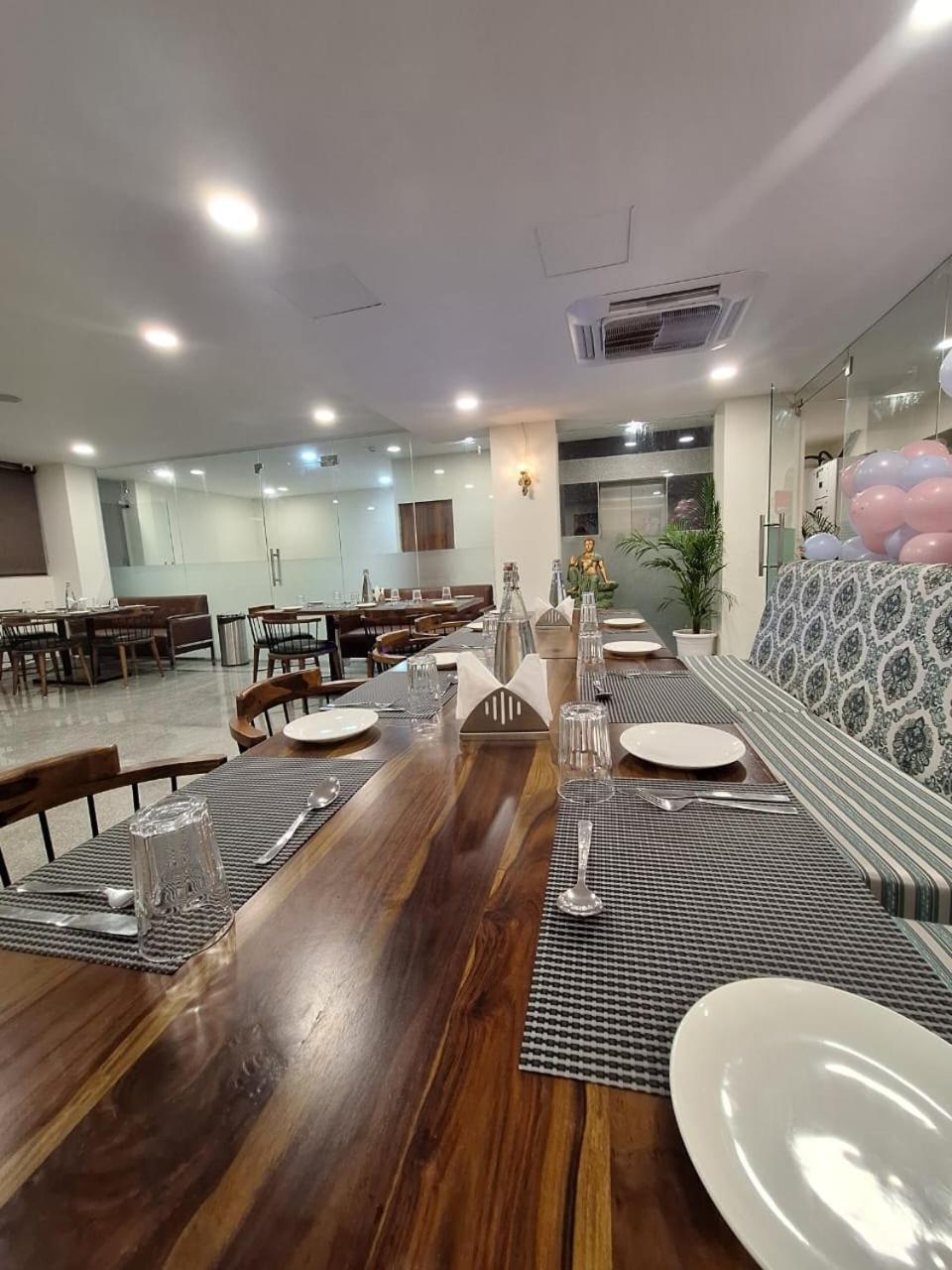 Rr Galaxy Otel Gurgaon Dış mekan fotoğraf