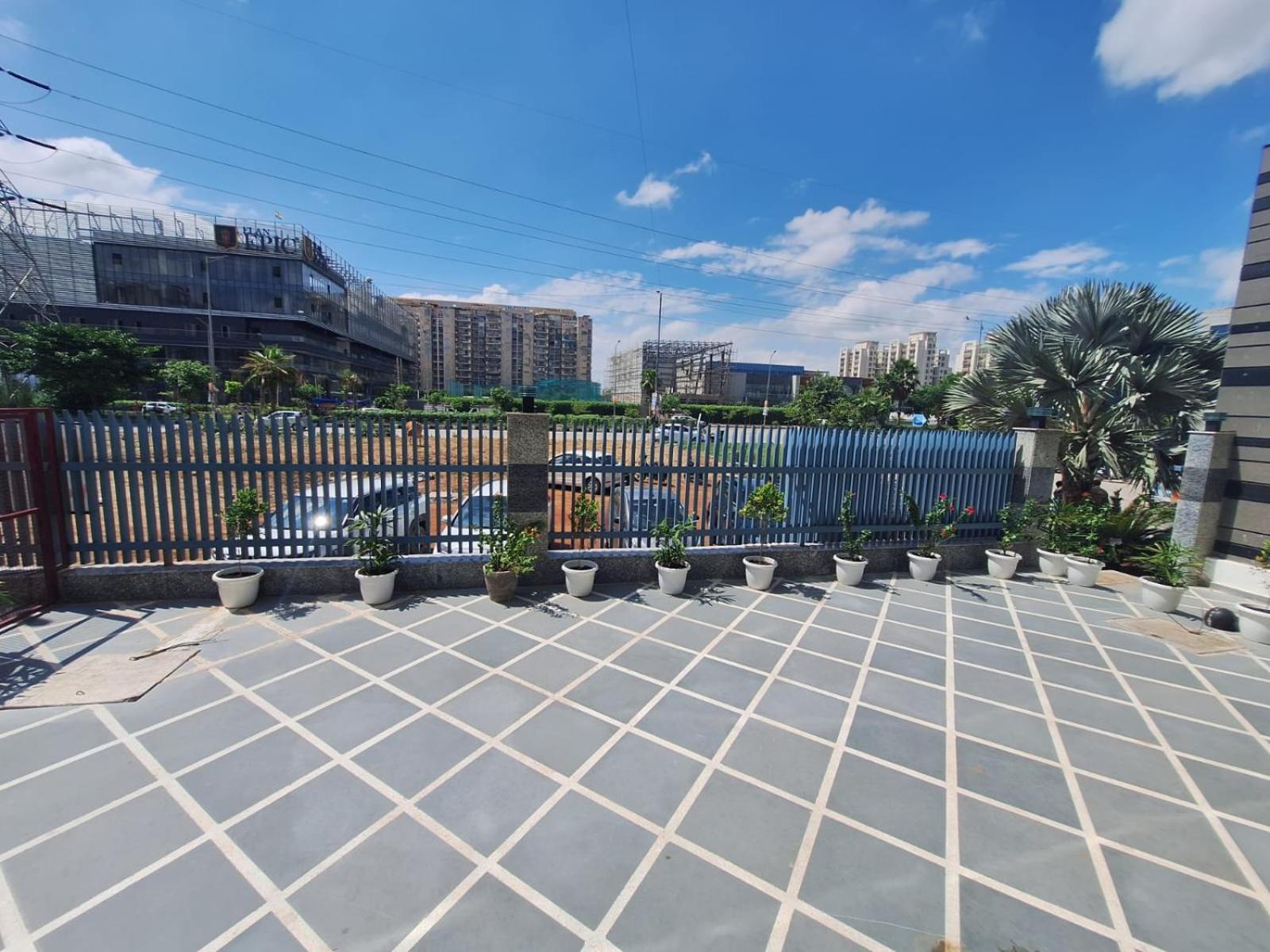 Rr Galaxy Otel Gurgaon Dış mekan fotoğraf