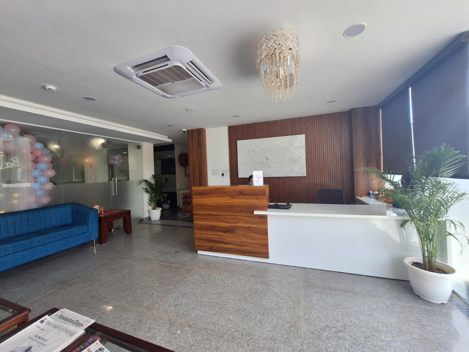 Rr Galaxy Otel Gurgaon Dış mekan fotoğraf