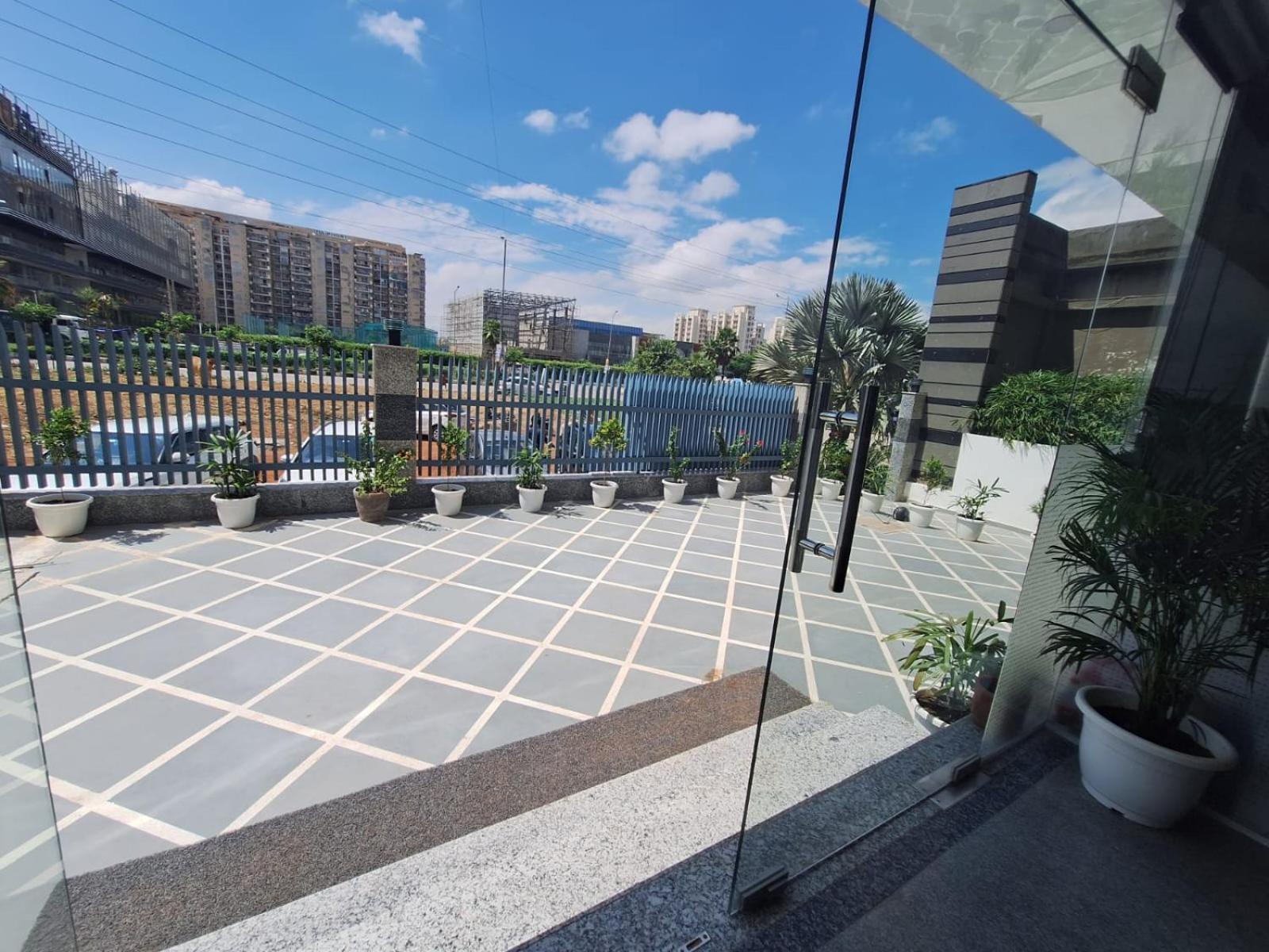 Rr Galaxy Otel Gurgaon Dış mekan fotoğraf