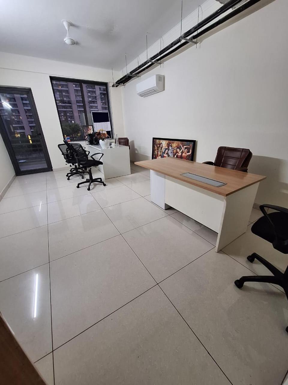 Rr Galaxy Otel Gurgaon Dış mekan fotoğraf